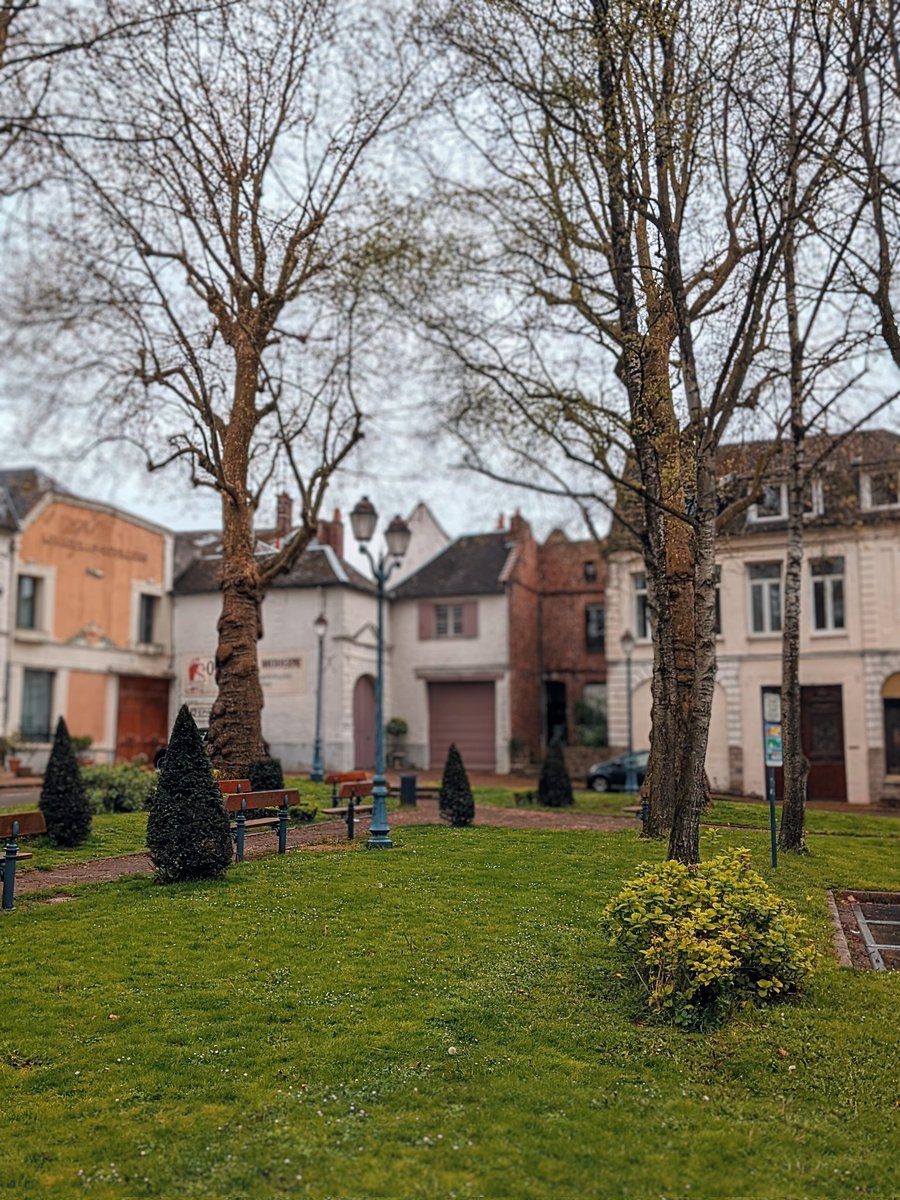 aurelienbmusic's tweet photo. Arras, my town. 🏠🌳🌱
Nice little square. Loving the atmosphere right now ! Spring all around, a bit rainy but it helps enjoy the sunshine all the more.
#arras #villearras #nord #france #frenchlifestyle https://t.co/7pyPHNskS7