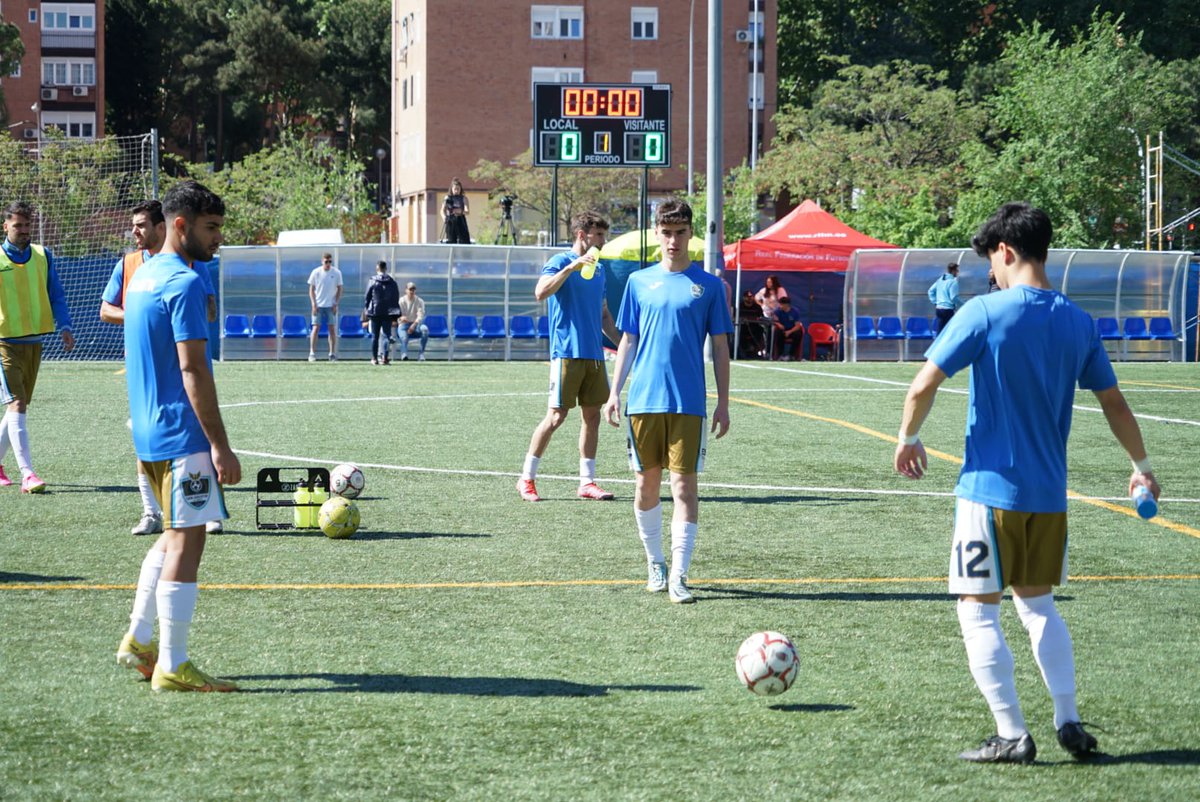 La preferente se juega en <a href="/laOtraTM/">laOtra</a>

Calientan los jugadores de caracal partido entre <a href="/cuzonanorte/">C.U. Zona Norte</a> 🆚 <a href="/CF_SanAgustin/">CF San Agustín</a>