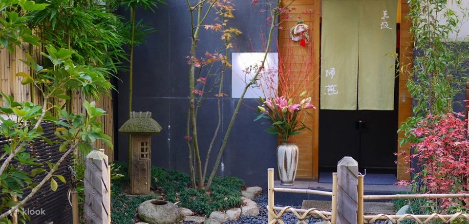 JapanPlanning's tweet photo. Want to visit a Michelin Star Restaurant when you visit Tokyo?  Klook has a great option to enable you to pre-book a great range of top end restaurants including sushi, kaiseki, wagyu and many more options. #aff https://t.co/3DOOBX6Y5v https://t.co/CpzDyRkztc