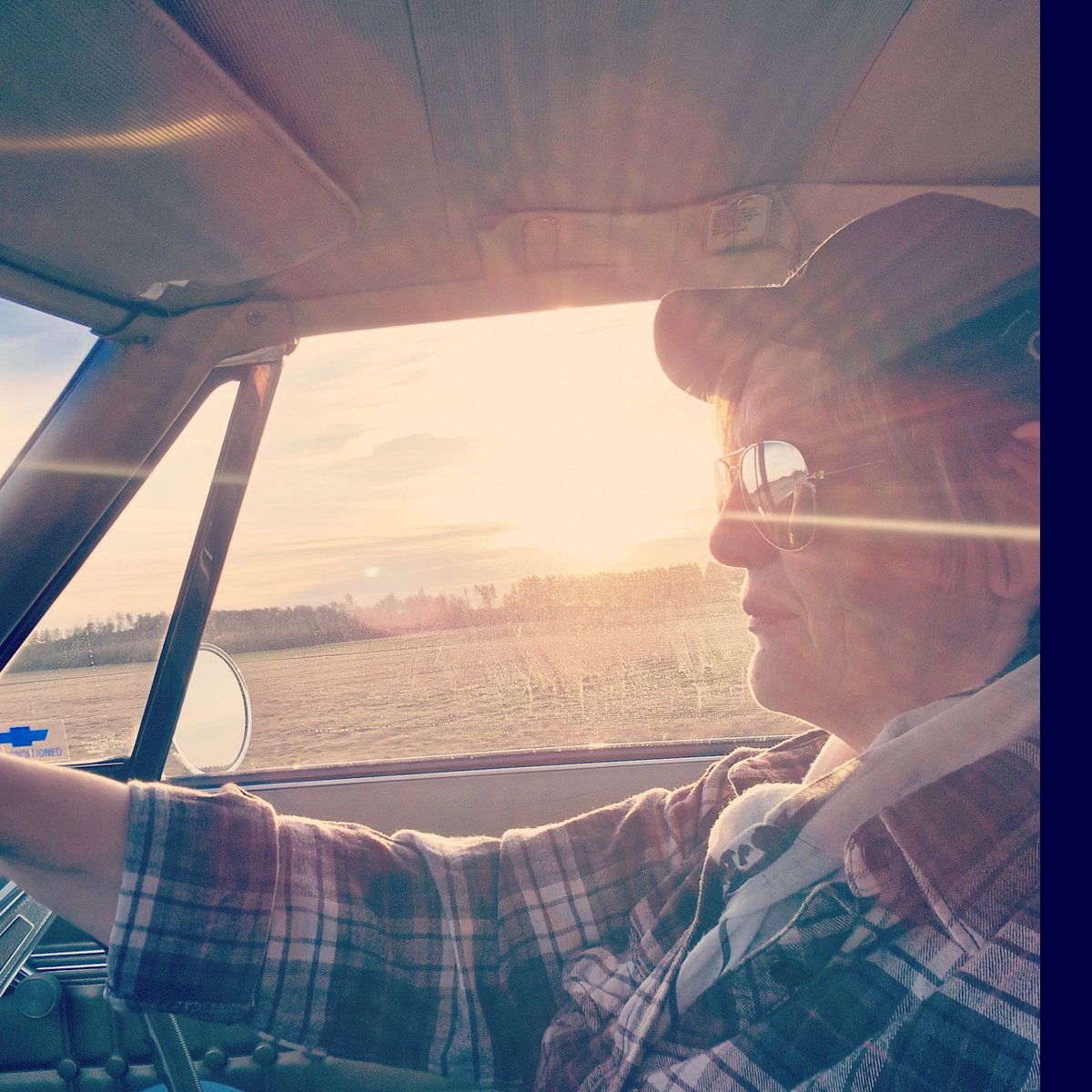 hernfridsson's tweet photo. Tog en tur,så jäkla härligt med bra väder och musik...allt var perfekt 

#chevrolet #impala 
#SPNFamily https://t.co/cBeJG7KW6u
