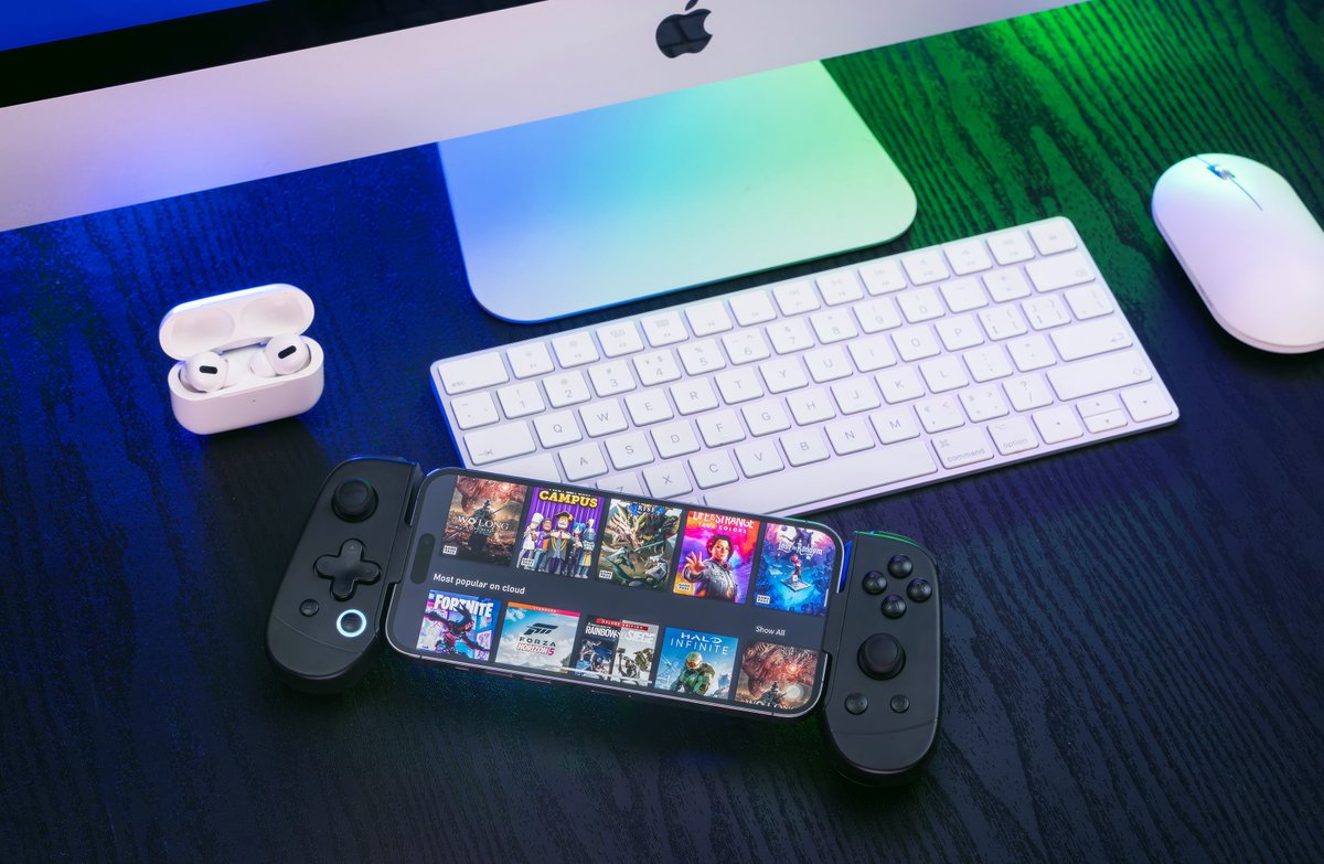 LeadjoyTop's tweet photo. Experience gaming like never before with the M1B Gamepad - the ultimate gaming controller. Its ergonomic design and responsive buttons ensure a better gaming experience. Check out our stunning M1B gallery and take your gaming to the next level. https://t.co/xch58ZlLVa