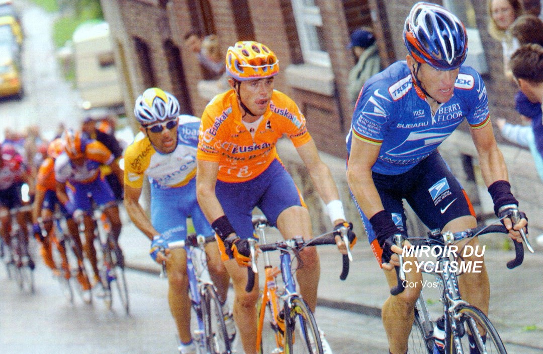 Miroir2Cyclisme's tweet photo. Lance Armstrong & Samuel Sanchez sur le point d'être repris par le groupe de poursuivants dans la Côte Saint-Nicolas (Liège-Bastogne-Liège 2003)
📸 Cor Vos
#LanceArmstrong #SamuelSanchez #LBL #LiegeBastogneLiege #cycling #cyclisme #ciclismo https://t.co/yeG4Y7GcSU