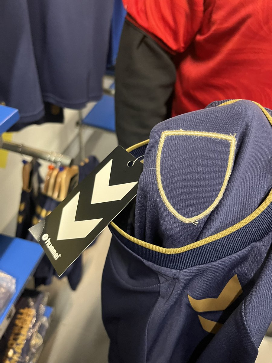 Smarcs888's tweet image. @bobbyang73 @Official_STFC  missing a trick here. Wimbledon club shop exceptional choice a nice little history of them and a £50shirt but at least the badges are embroided. Is this something the club could look into for future shirts these Iron on things are awful. @TrustSTFC