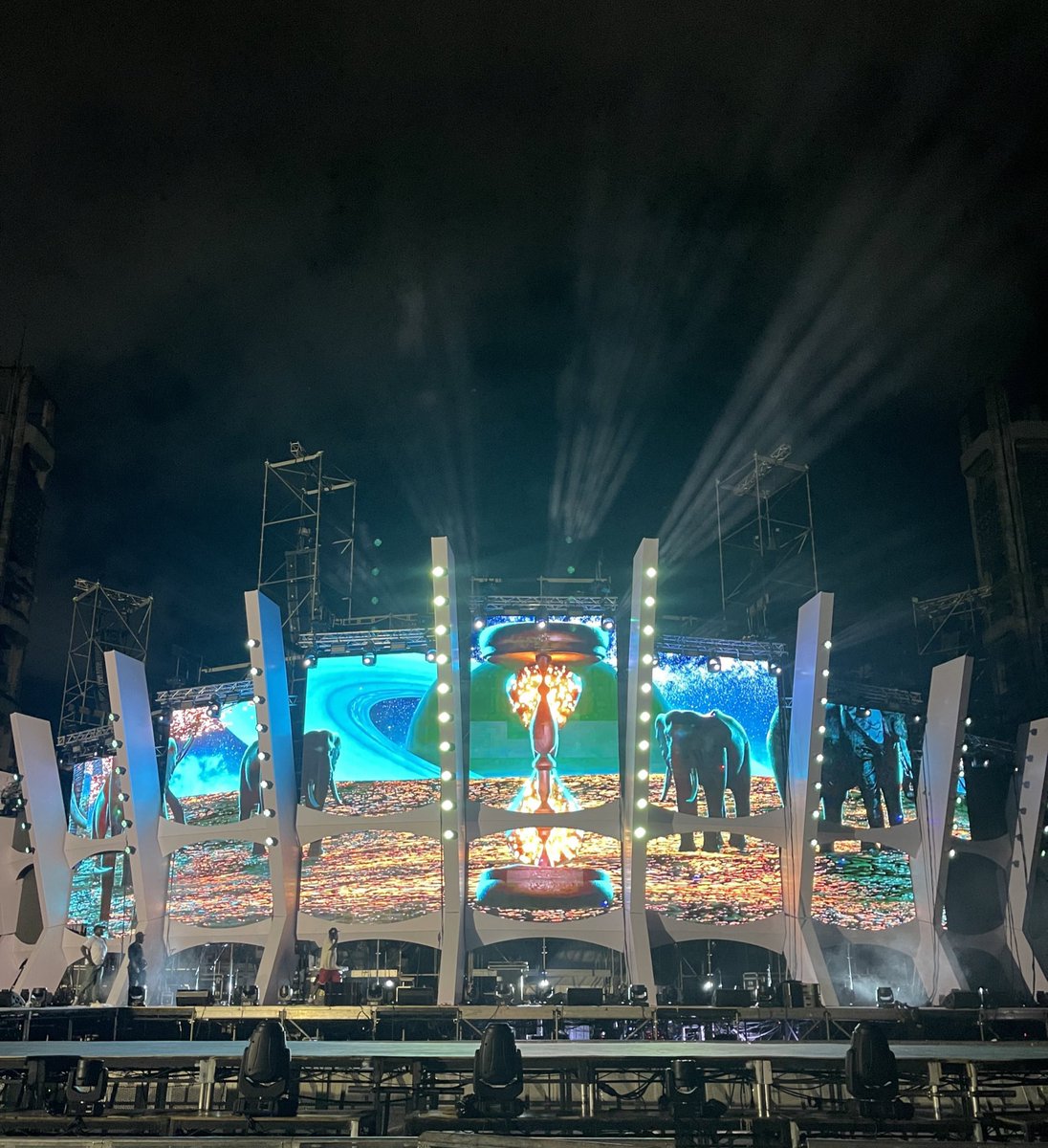 dohtunn's tweet photo. No one has done this in Africa this large and huge...it’s 55k capacity baby....Davido has always been the blueprint 👑🐐 today is fir the baddest and the whole world will feel greatness...#TimeleesAlbum #TimelessConcert #Africa #stadiumconcert #GOAT𓃵 #30BG https://t.co/w9WjvAYg8k