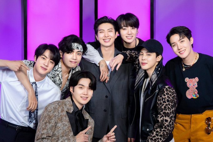 BARMYSTREAM's tweet photo. 📊 | Spotify Charts 🇧🇷 — 22.04.2023

#126 • Haegeum —  193.147 (-47.778)
#142 • People Pt.2 — 179.940 (-62.684)
#191 • Like Crazy — 143.375 (RE)

(https://t.co/obrLL3jpXN) https://t.co/vB435ND9Xk