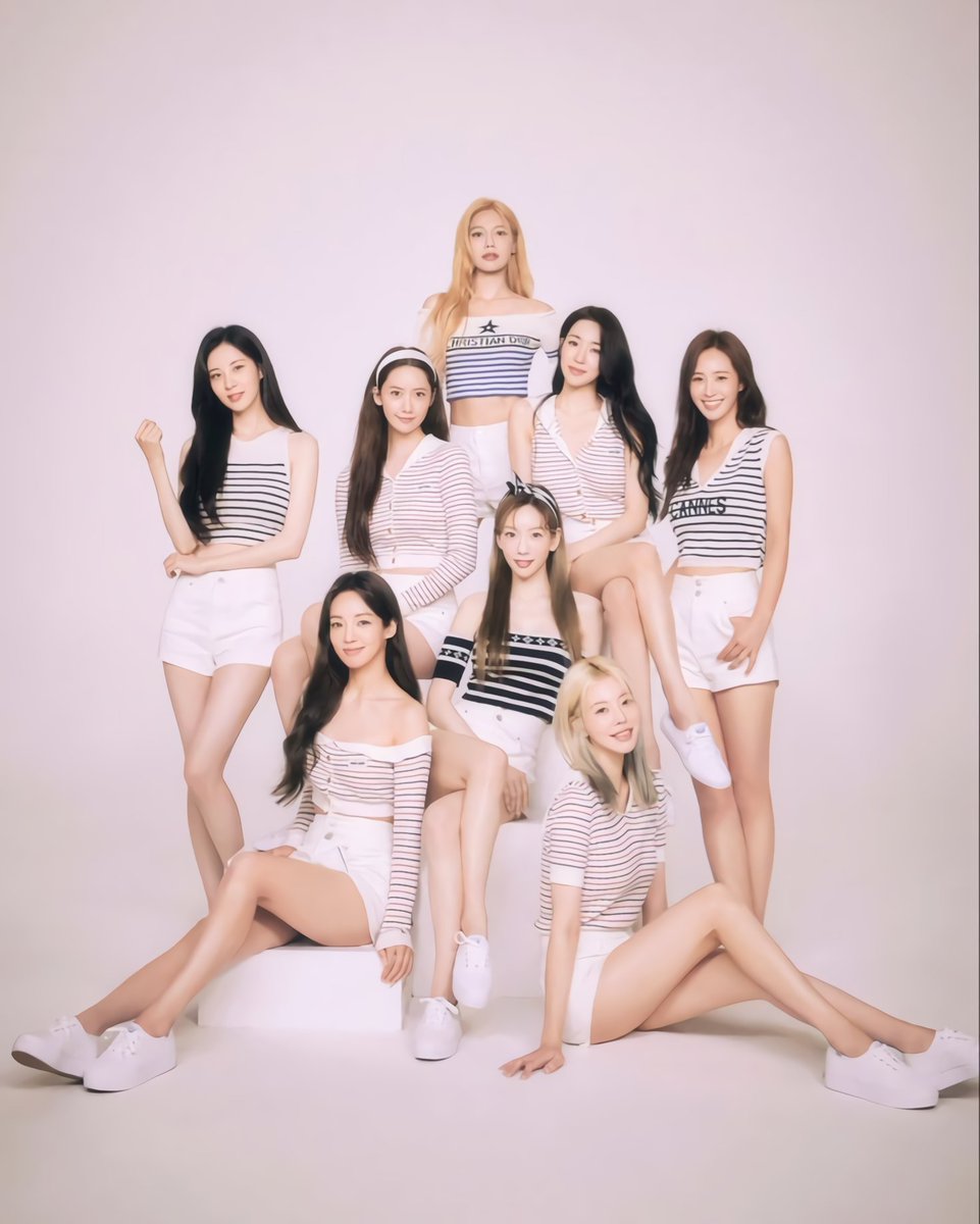 starfess's tweet photo. -guys aku pernah baca artikel katanya SNSD itu dihormatin bgt di sokor.. itu kenapa yaa? makasih 🙏🏻 https://t.co/Na2mJYalL9