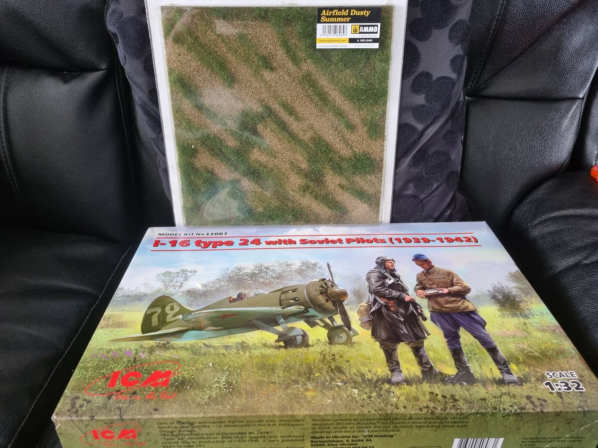 thecrayolakid89's tweet image. The latest addition to the stash. The ICM 1/32nd I-16,type 24 . Looks a great kit,comes with 3 pilot figures.
One problem though, I have now run out of room in the stash cupboard,  so I&apos;ll have to find somewhere to put the rest of the stash.
#scalemodels #ICMModels
#mentalhealth