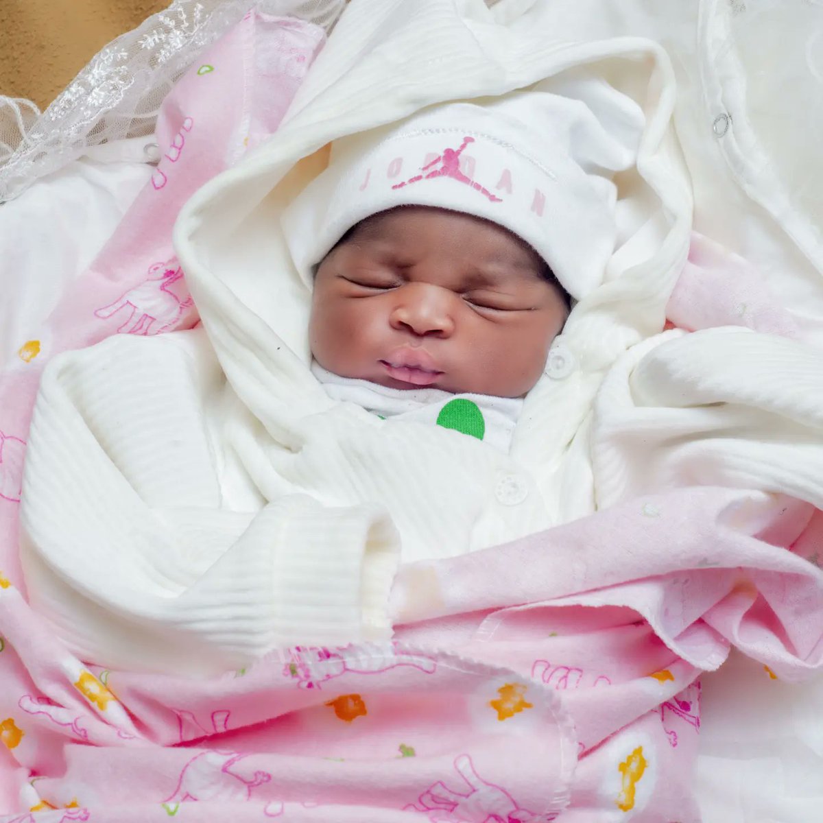 ChanceDamour's tweet photo. On 18/04/2023. God has blessed us with a healthy baby girl. #Anda Chance Meira Steffie.
#UmuryangoWishimye
#IgihuguGitekanye https://t.co/JMYpjsd9ma