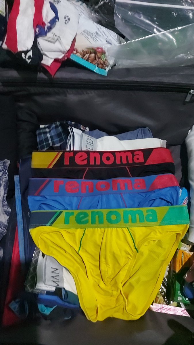 #GIVEAWAY Renoma 
Alasan di GA karena tiba² ga suka aja wkwkwk &amp; ini blm dipake ya baru di unboxing aja.

Untuk 1 Follower yg beruntung dpt 3 Renoma size Medium khusus pulau Jawa aja 

Pengumuman besok 
Ayo cepat RT &amp; komen knp mau bgt sempak renoma 

Good luck 🌟