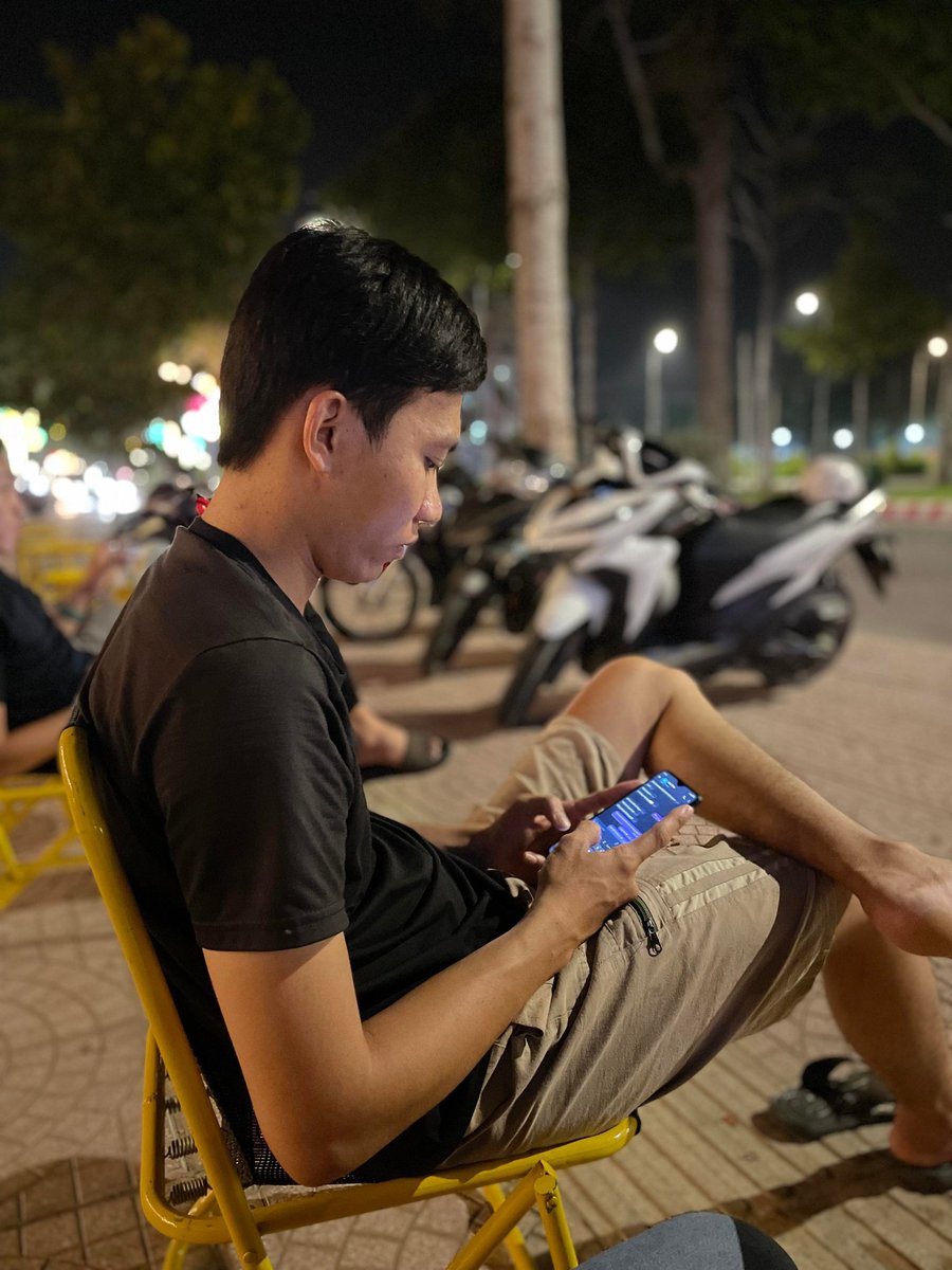 hoanganhft's tweet photo. Có một số mối quan hệ  mà ta buộc phải hạn chế nếu như muốn phát triển bản thân... https://t.co/u4l0Udqrtb
