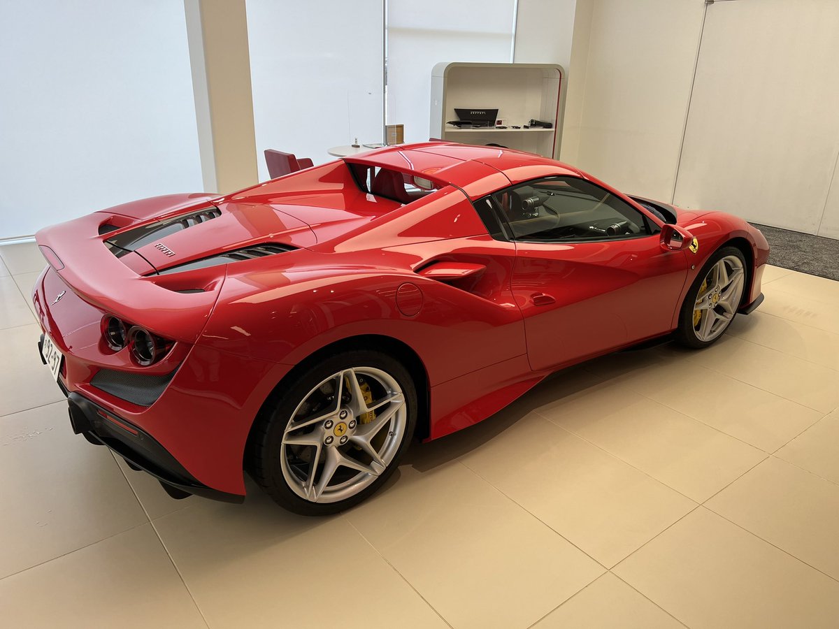 haya_Ferrari488's tweet photo. F8スパイダーが納車されました😊
オーダーしてから二年三ヶ月かかりました😅 https://t.co/2HcheA4f0c