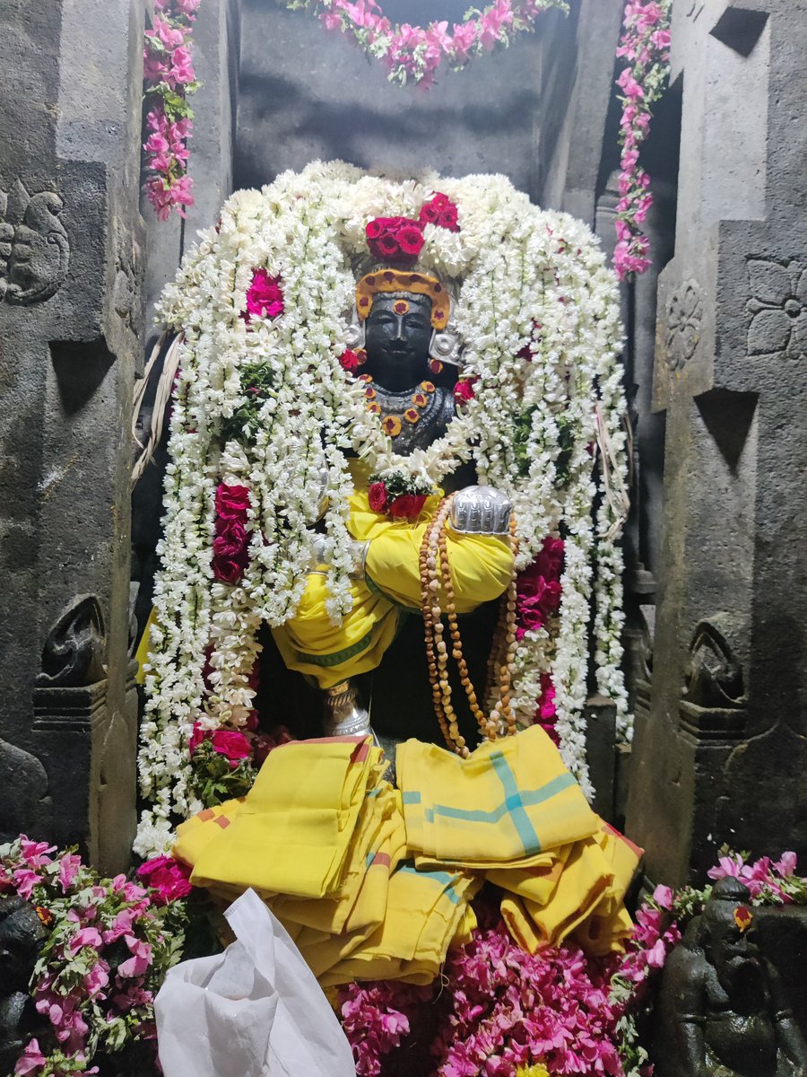 PamaniGuru's tweet photo. மன்னார்குடி பாமணி ஸ்ரீ அமிர்த நாயகி அம்பாள் சமேத ஶ்ரீ நாகநாத ஸ்வாமி திருக்கோயிலில் 22/04/2023 குரு பெயர்ச்சி திருவிழா. https://t.co/0NKrjYuTEZ