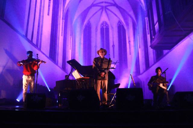 UTRECHT
— with Jordan Hunt and Ed Crane Askew in Europe.

2013