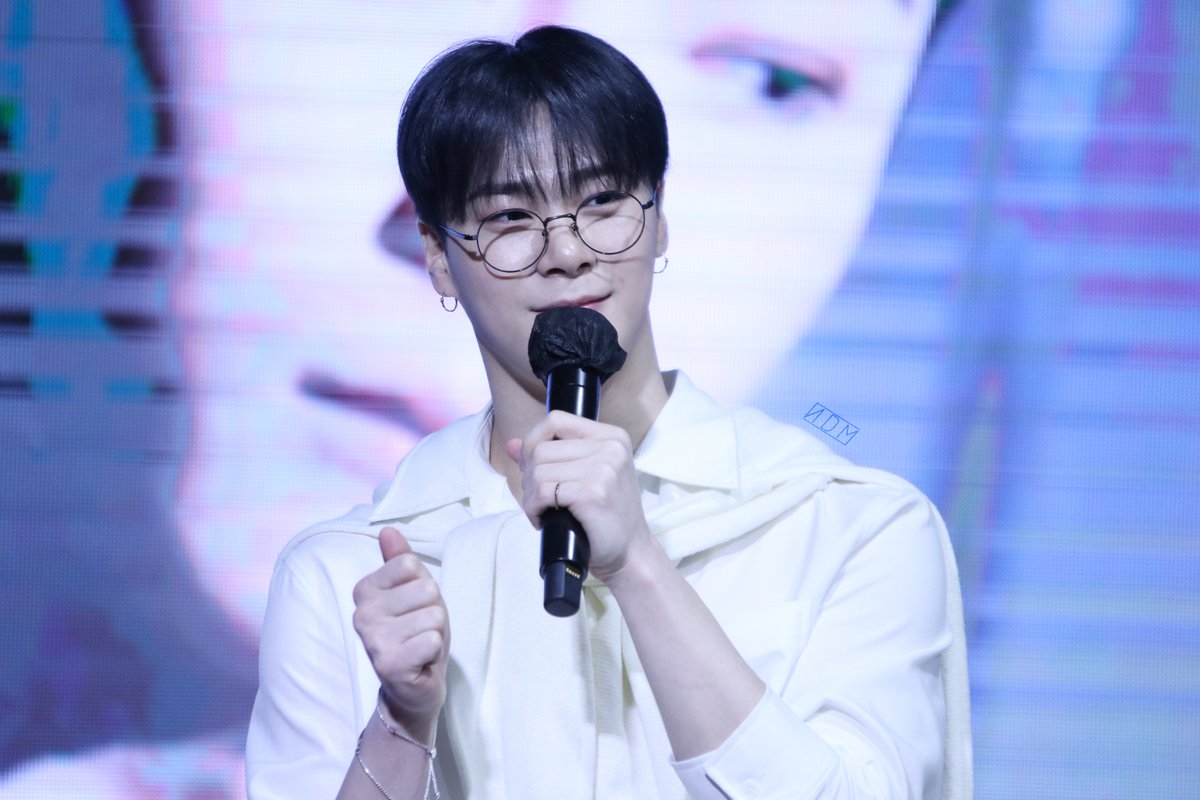 __N_D_M__'s tweet photo. 230201 GIVERNY × MOONBIN FAN SIGN EVENT
#아스트로 #ASTRO #문빈 #MOONBIN 
#문빈_가수해줘서_고마워 https://t.co/bqLJJ0gxZ3