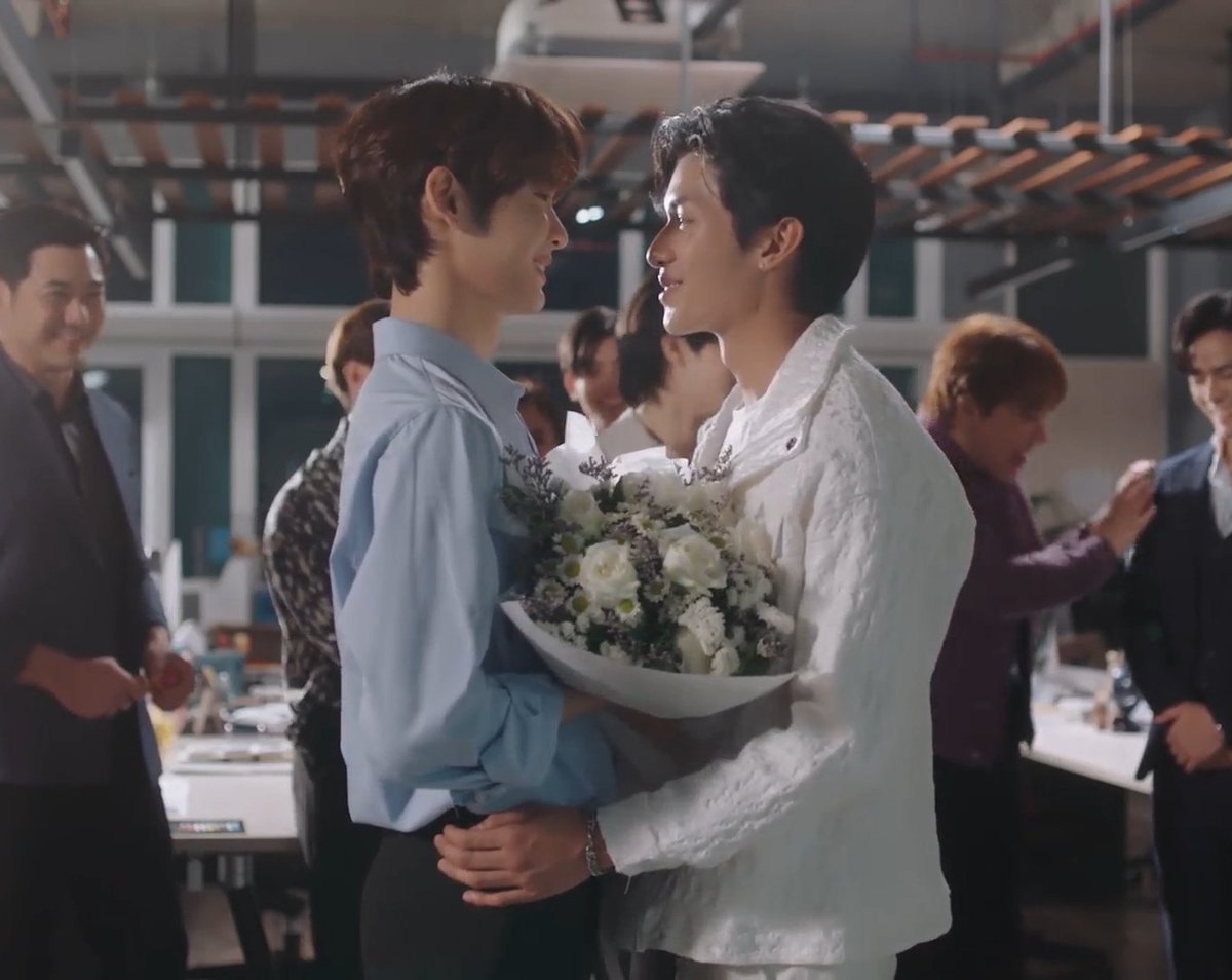 DaisyToDear's tweet photo. I've watched the final ep of the series. I would like to praise about their acting skill. I can see love in their eyes. In propose scene, tears in their eyes can say every words in their heart. Their chemistry is amazing.
#BedFriendFinalEP 
#NetJames #netsiraphop #JamesSu https://t.co/ZhtH0krUnM