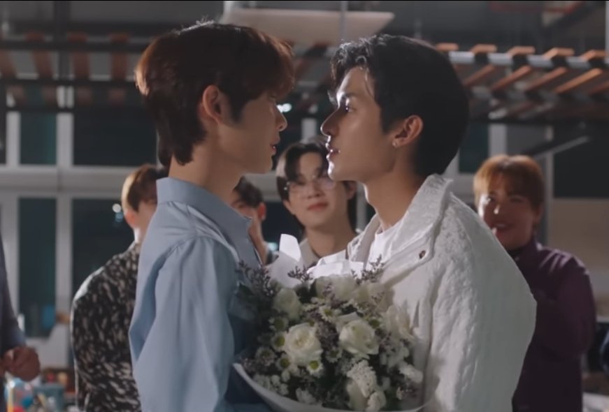 DaisyToDear's tweet photo. I've watched the final ep of the series. I would like to praise about their acting skill. I can see love in their eyes. In propose scene, tears in their eyes can say every words in their heart. Their chemistry is amazing.
#BedFriendFinalEP 
#NetJames #netsiraphop #JamesSu https://t.co/ZhtH0krUnM