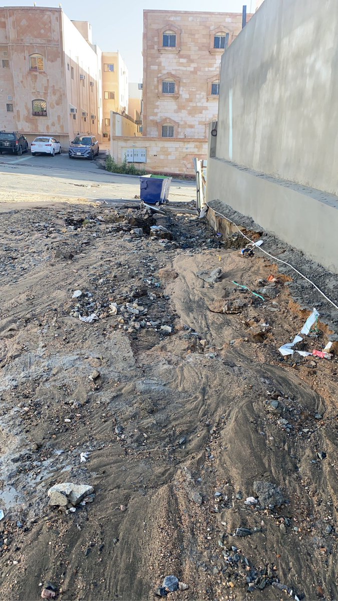 Han99Al's tweet photo. @tc_gov هذا شارع بالوسام ١ لي سنتين اطالب بسفلته الطريق وهذا اثار الامطار اتمنى حل مشكلي والله انه تشوه بصري ومنظر غير حضاري https://t.co/808azb0Kcc