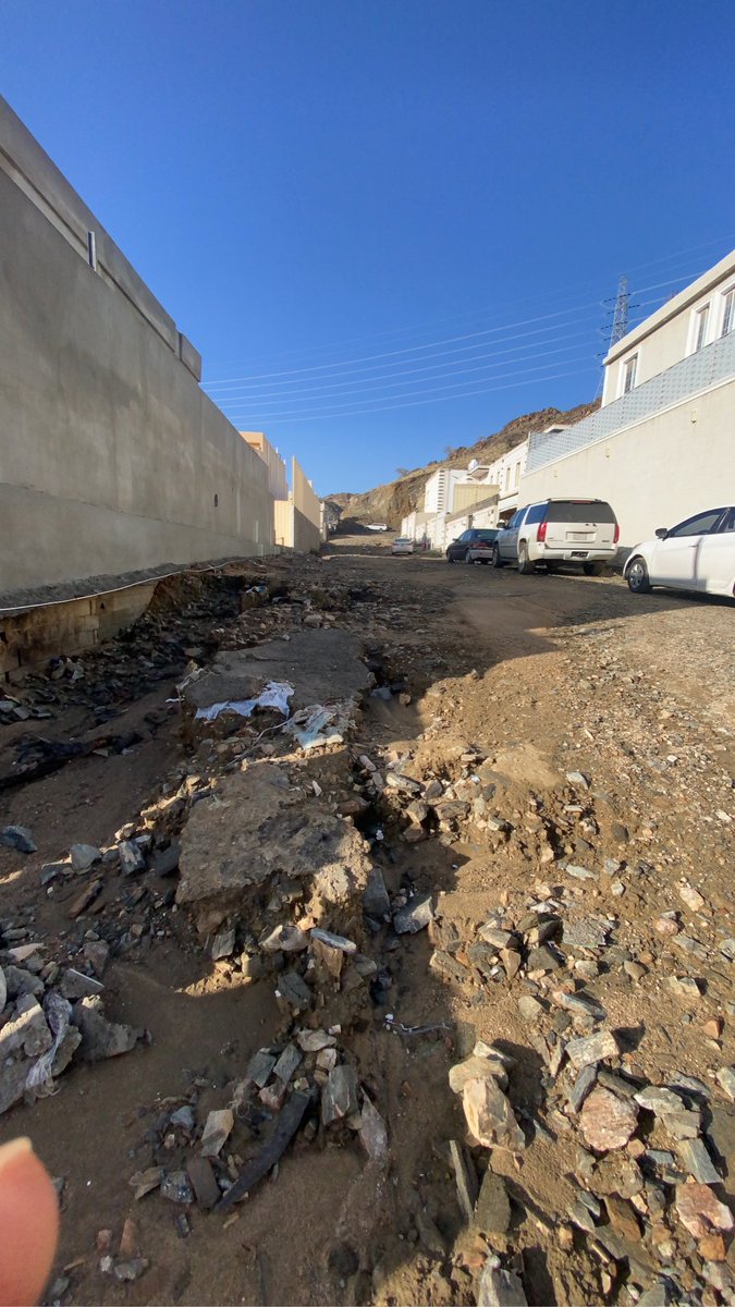 Han99Al's tweet photo. @tc_gov هذا شارع بالوسام ١ لي سنتين اطالب بسفلته الطريق وهذا اثار الامطار اتمنى حل مشكلي والله انه تشوه بصري ومنظر غير حضاري https://t.co/808azb0Kcc