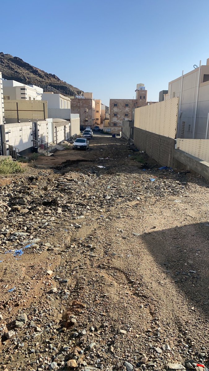 Han99Al's tweet photo. @tc_gov هذا شارع بالوسام ١ لي سنتين اطالب بسفلته الطريق وهذا اثار الامطار اتمنى حل مشكلي والله انه تشوه بصري ومنظر غير حضاري https://t.co/808azb0Kcc