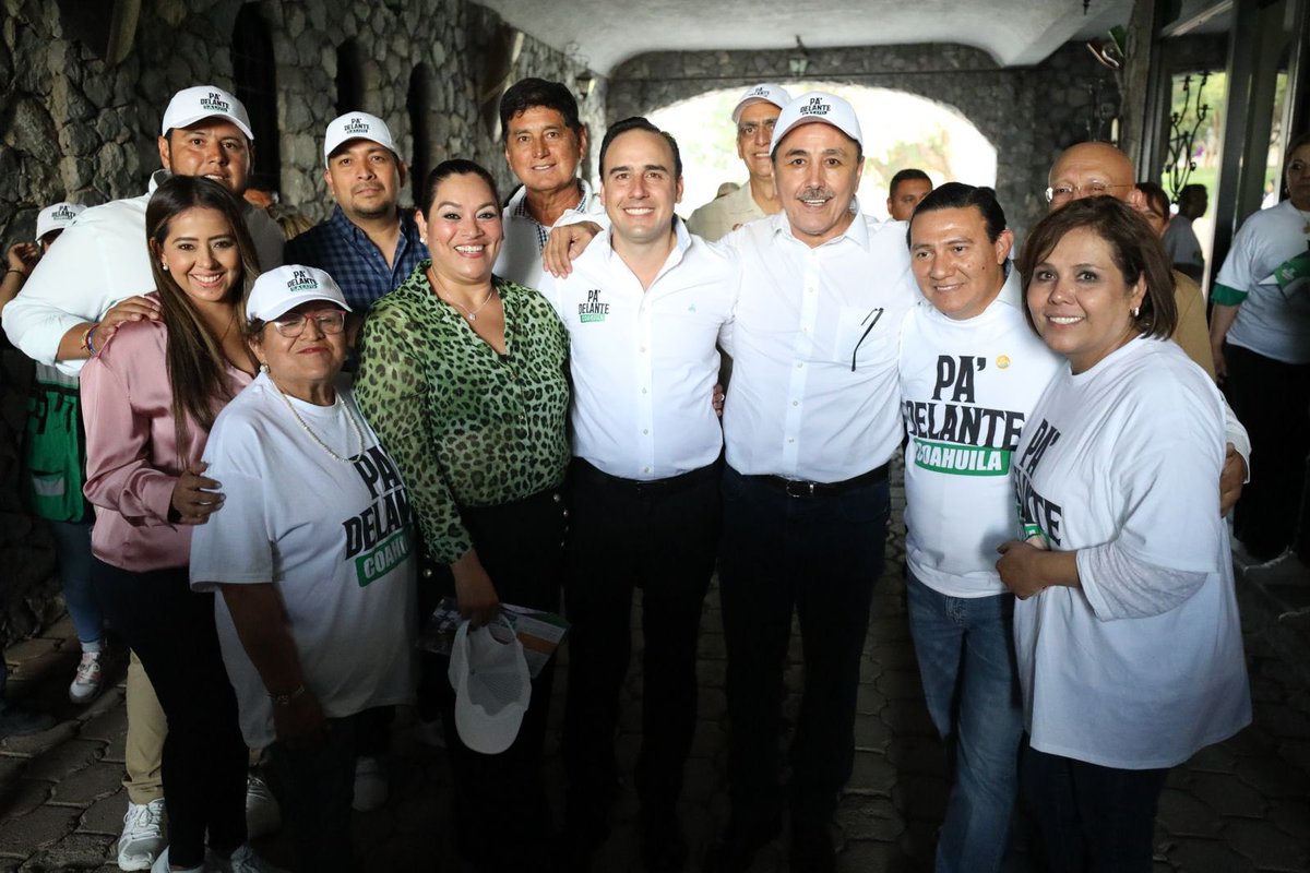 Tuvimos una excelente reunión con mis amigas y amigos de distintos Sindicatos de Salud en Coahuila. Vamos a sumar esfuerzos para cuidar la salud de las y los coahuilenses porque nuestra gente merece servicios de primera. (1/2)