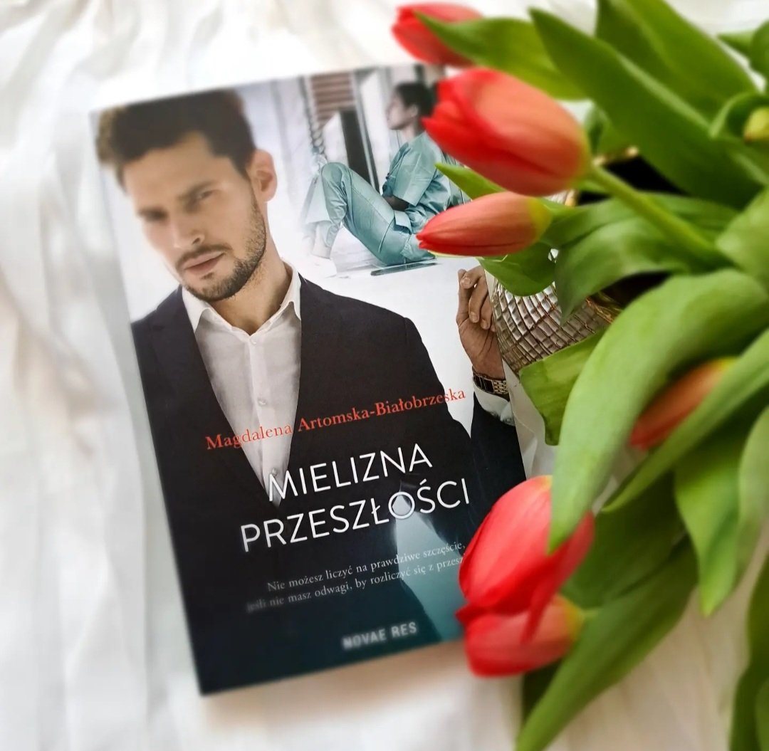 Anna49804625's tweet photo. Dwoje bohaterów, dwa światy. 
Świetna powieść, którą #polecam
#TwitteroweKsiazkary 
#readlist2023pl #book https://t.co/Wmtq7j8Eyh