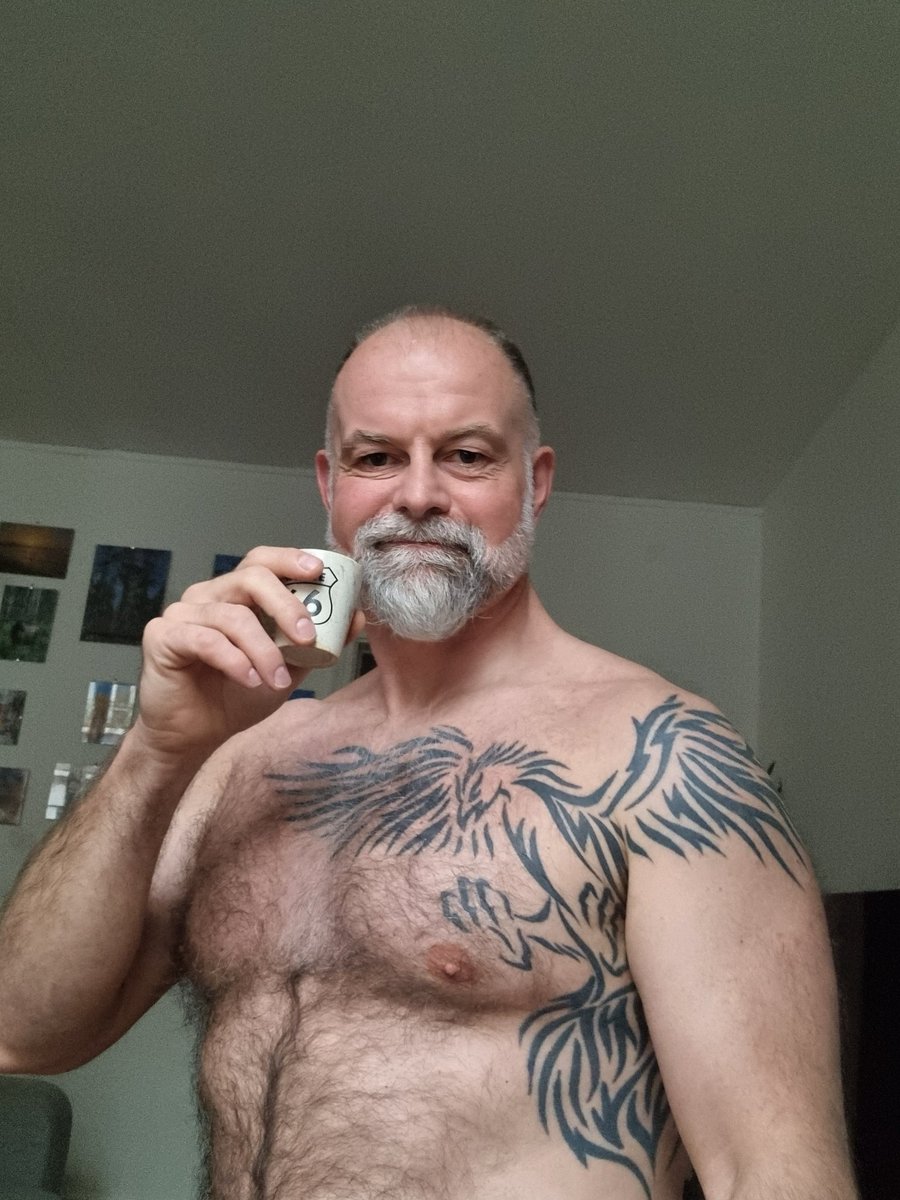 Jimmy_Grey_FR's tweet photo. The famous cofee pix of sunday morning..
#hairychest #sexydaddy #musclebear #muscledaddy #bear #daddy #photographer #gayparis #maspalomas #playadelingles #yumbo #gaygrance #looking4model #scruffypix #malemodel #maspalomaspride #pride
Ask for collab. https://t.co/EB0p2oEGcA