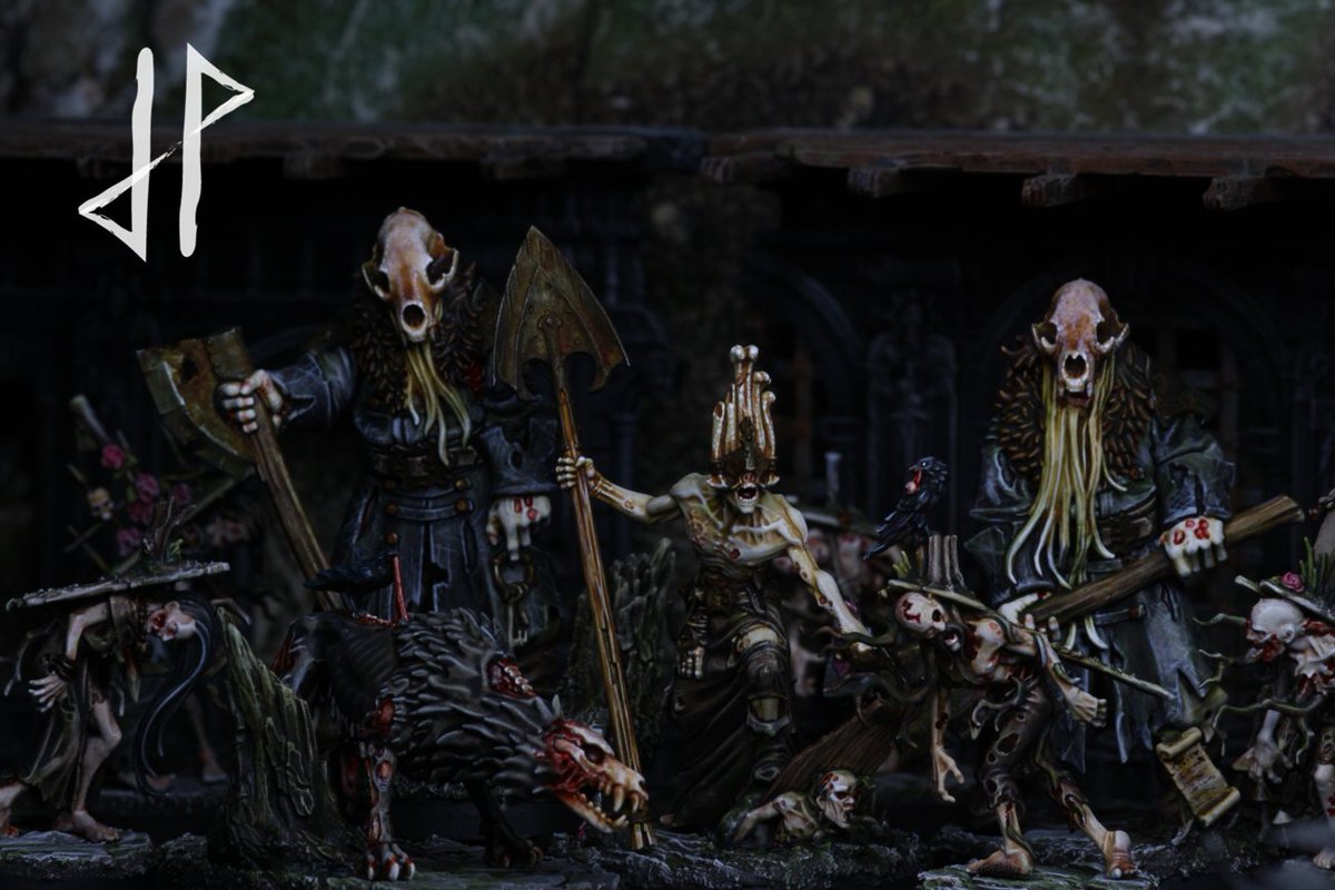 Last group of #cursedcity minis I've been working on: the zombie horde! (I know the dire wolf isn't part of the set but he was too cool not to add)

So many little storytelling hidden details, really good fun to paint. Just a few conversions here and there.

#paintingwarhammer