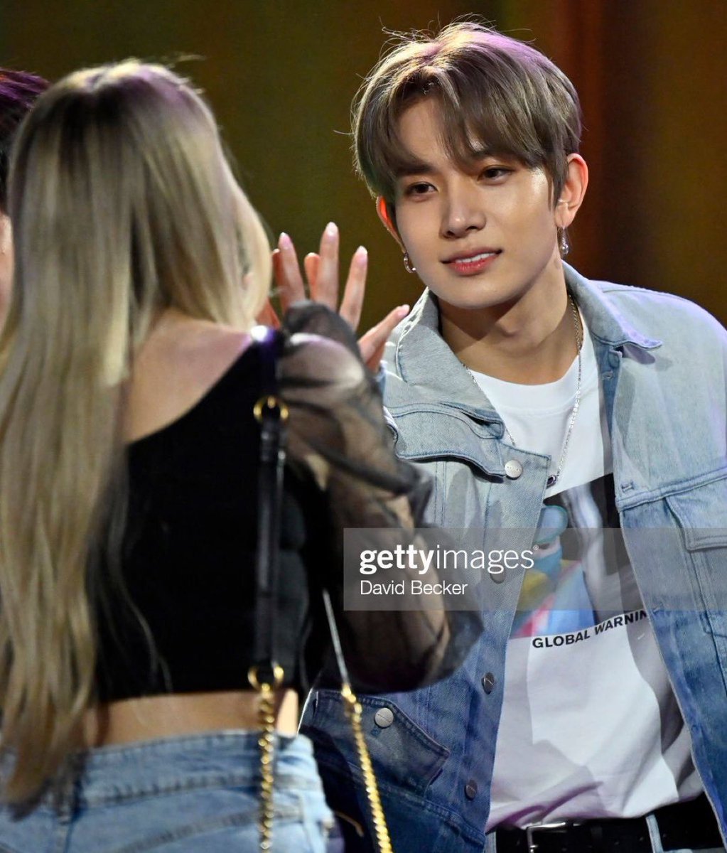 ggLana__'s tweet photo. Hi Touch with Enhypen ✅
Got my first Getty images ✅
Heeseung took my phone ✅

Such a good day 😭🥹 #ENHYPEN #WeBridgeExpoLasVegas https://t.co/S6Y8C1nk6t