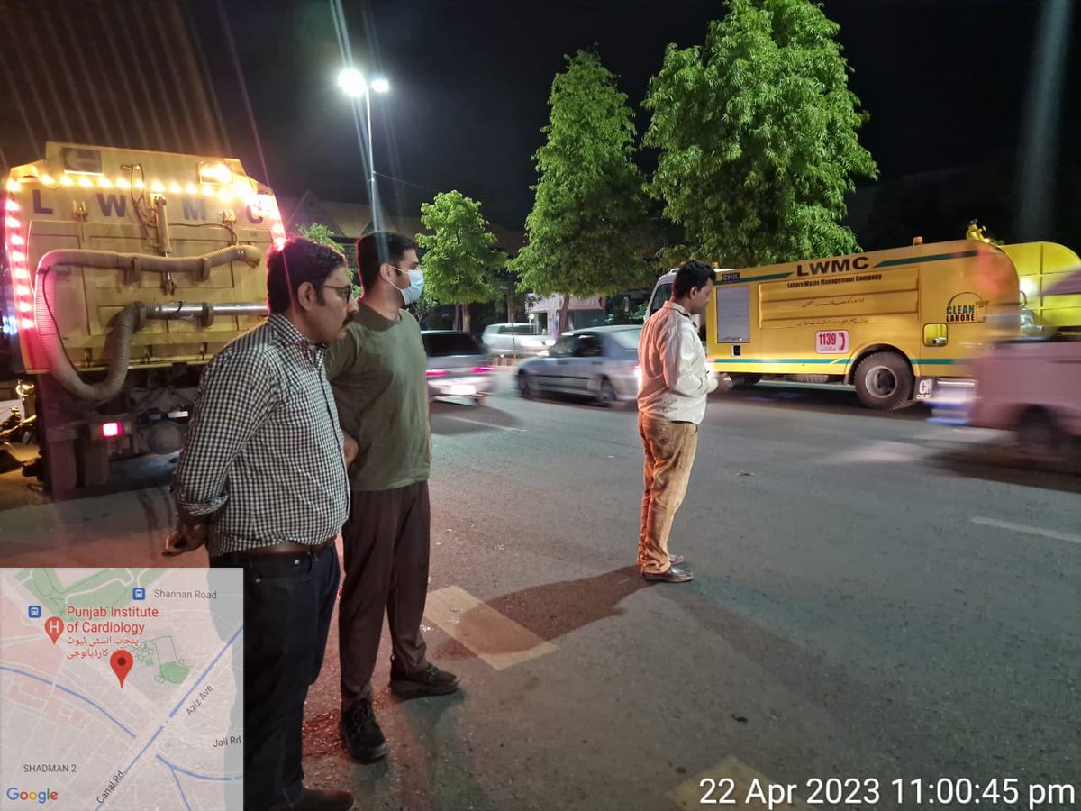 SPAL_1139's tweet photo. ایل ڈبلیو ایم سی کا ڈے اینڈ نائٹ صفائی آپریشن جاری
ڈپٹی سی ای او محمد اورنگزیب نائٹ ٹیم کے ہمراہ آپریشنل ورکنگ کا جائزہ لے رہے ہیں۔
#EID2023
#KeepLahoreClean
#GoodWorkLWMC
#Eid2023withLWMC
@DCLahore @commissionerlhr @ibrahimhmurad @CS_Punjab @lgcddpunjab https://t.co/p9OgcEexOR