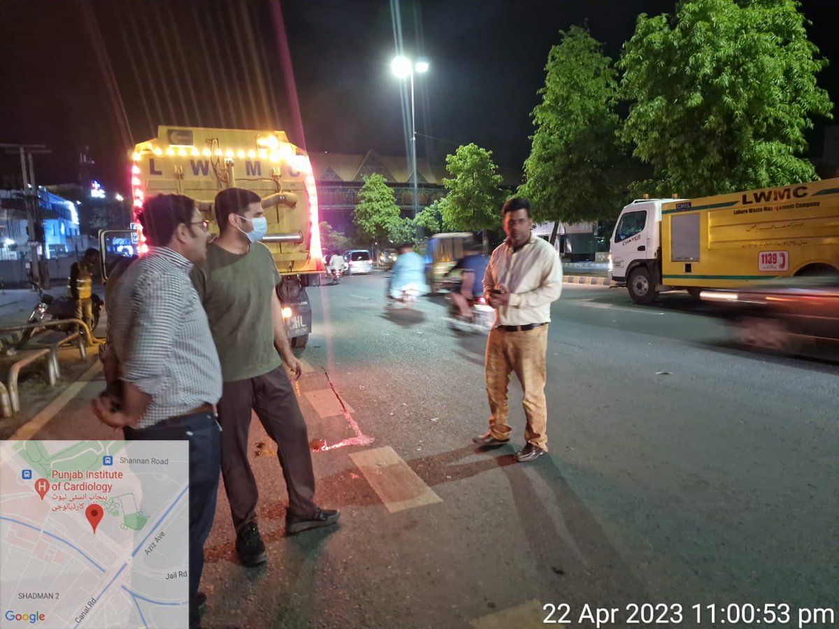 SPAL_1139's tweet photo. ایل ڈبلیو ایم سی کا ڈے اینڈ نائٹ صفائی آپریشن جاری
ڈپٹی سی ای او محمد اورنگزیب نائٹ ٹیم کے ہمراہ آپریشنل ورکنگ کا جائزہ لے رہے ہیں۔
#EID2023
#KeepLahoreClean
#GoodWorkLWMC
#Eid2023withLWMC
@DCLahore @commissionerlhr @ibrahimhmurad @CS_Punjab @lgcddpunjab https://t.co/p9OgcEexOR