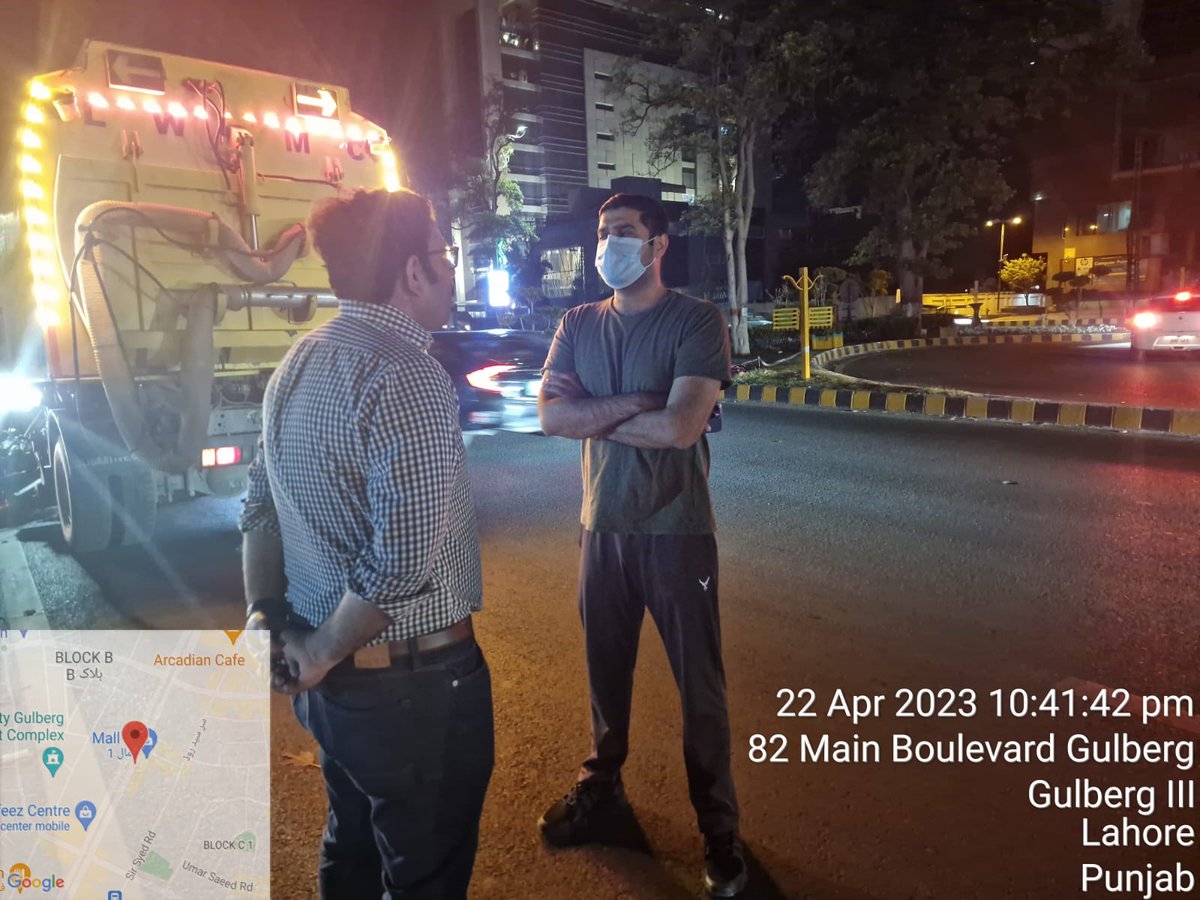 SPAL_1139's tweet photo. ایل ڈبلیو ایم سی کا ڈے اینڈ نائٹ صفائی آپریشن جاری
ڈپٹی سی ای او محمد اورنگزیب نائٹ ٹیم کے ہمراہ آپریشنل ورکنگ کا جائزہ لے رہے ہیں۔
#EID2023
#KeepLahoreClean
#GoodWorkLWMC
#Eid2023withLWMC
@DCLahore @commissionerlhr @ibrahimhmurad @CS_Punjab @lgcddpunjab https://t.co/p9OgcEexOR