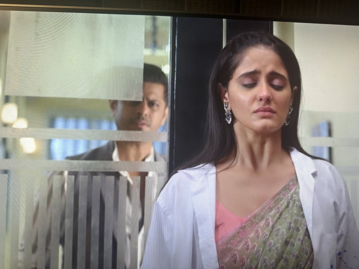KhadkaDeepali's tweet photo. #GhumHaiKisikeyPyaarMeiin #AyeshaSigh #NeilBhatt @sidd_vankar I HATE YOU VANKU V was wrong to again ca S &amp;S too in anger has taken wrong decision to marry just to spite V.Why create beautiful iconic Sairat only to destroy them &amp;serve us with cringe pakrat &amp; Saiya. Senseless story https://t.co/rzQm4kfG4n