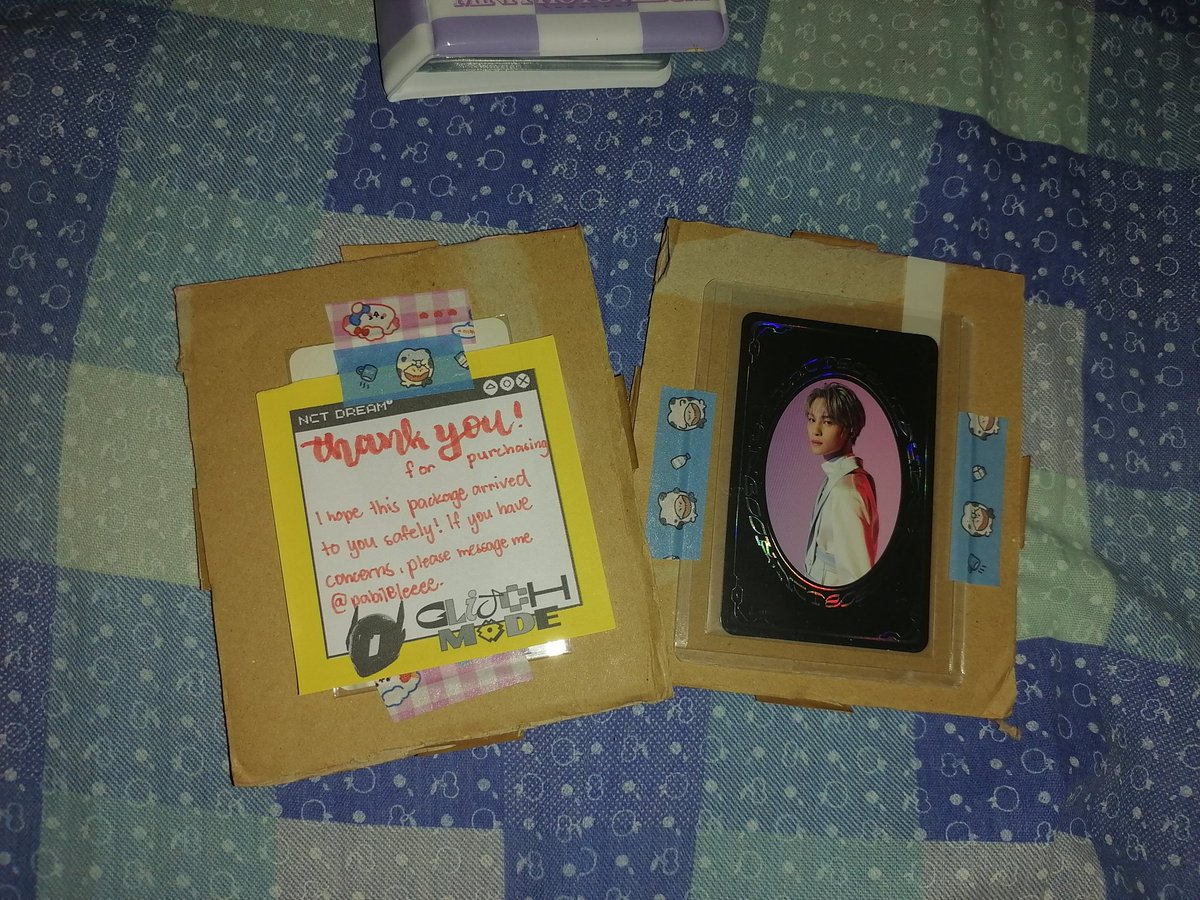 aintnothangluvr's tweet photo. thank u so muchhhh @pabileleeee!!! ang order ko yangyang ybc, bakit may pa-taeil pc freebie pa!?! 😭🤺😩 edi doble yung kilig ko huhuhu

#MailbyYel https://t.co/QbOh7ylUY7