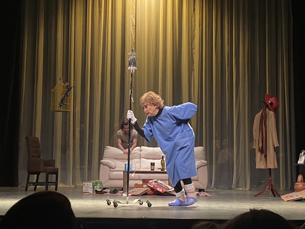 MarciaBrambilaa's tweet image. ⁦@loshuevosmadre⁩ que #divertida🎭⁦@normalazarenomx⁩ #creatividad para #manipular 🎶a @boterofernando🌟que bien #cantas @teatrojorgenegrete #sabados 💯📸