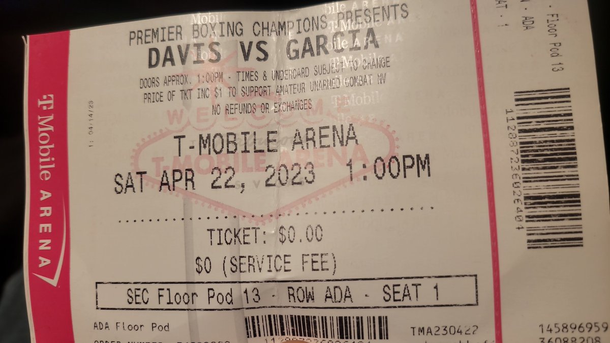 Chris120778's tweet photo. My good friend Sammy pulled up to the BoxOffice with his WC nosebleed and got upgrade to Floor Seats.
#ThankYouAlHaymon
#TankQueenCry https://t.co/yuR8xNmMko