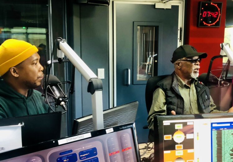 Powerfm987's tweet photo. [ON AIR] #CommunityDiary

@TshegoMoagi_ is in conversation with Dr John Kani, actor, author, director &amp; playwright as well as Transformational therapy specialist, Hakeem Anderson Lesolang unpacking the EmpowaMen seminar &amp; confronting toxic masculinity. 

#POWERWeekendBreakfast https://t.co/kBFGqxi8TW