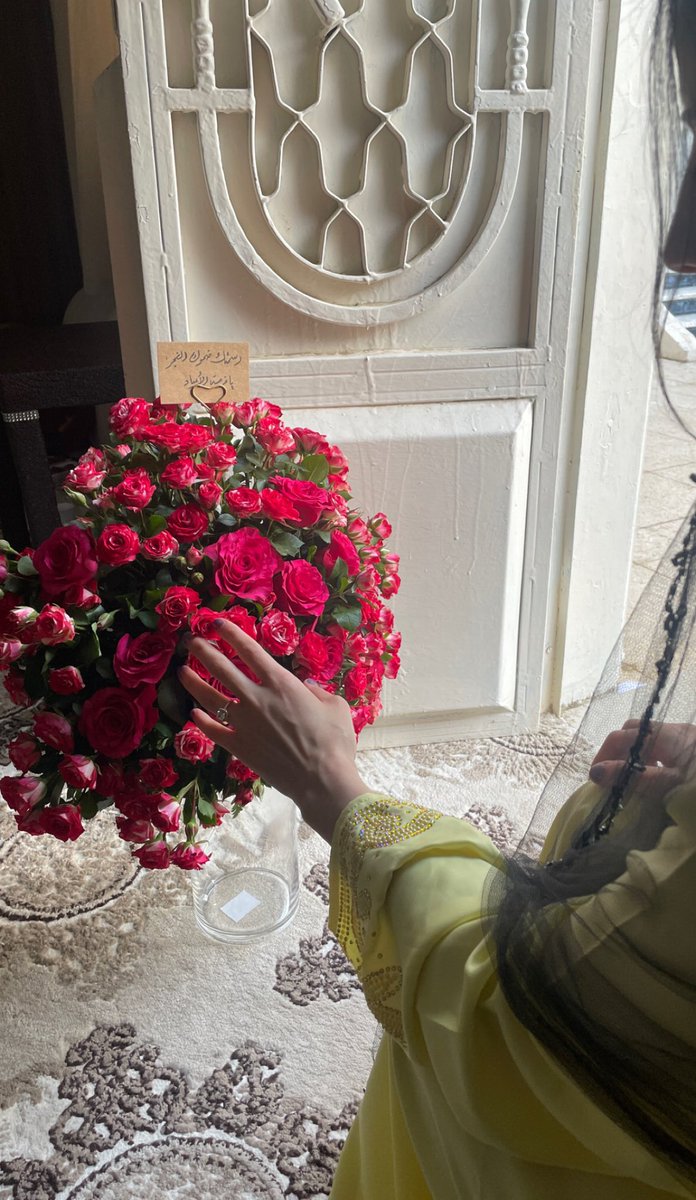 aw1997_'s tweet photo. ليكُن العيد والفرح دائماً موطن قلوبكم جميعاً ، 
عيدكم سعيد | 🍃🤍 https://t.co/X9aiMTWPiM