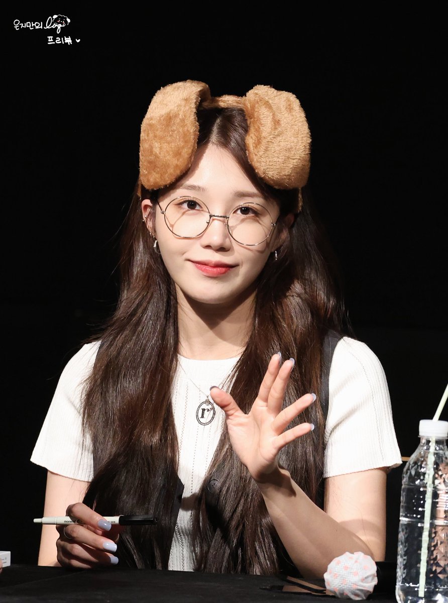 Forever__Eunji's tweet photo. 230423 후즈팬 팬사인회 은지 프리뷰 🖤

@Apinkjej 🐶

언니 진짜 완전 귀엽따요 댕댕이 그 잡채 ㅠㅠ

#정은지 https://t.co/CcOlSefI4Q