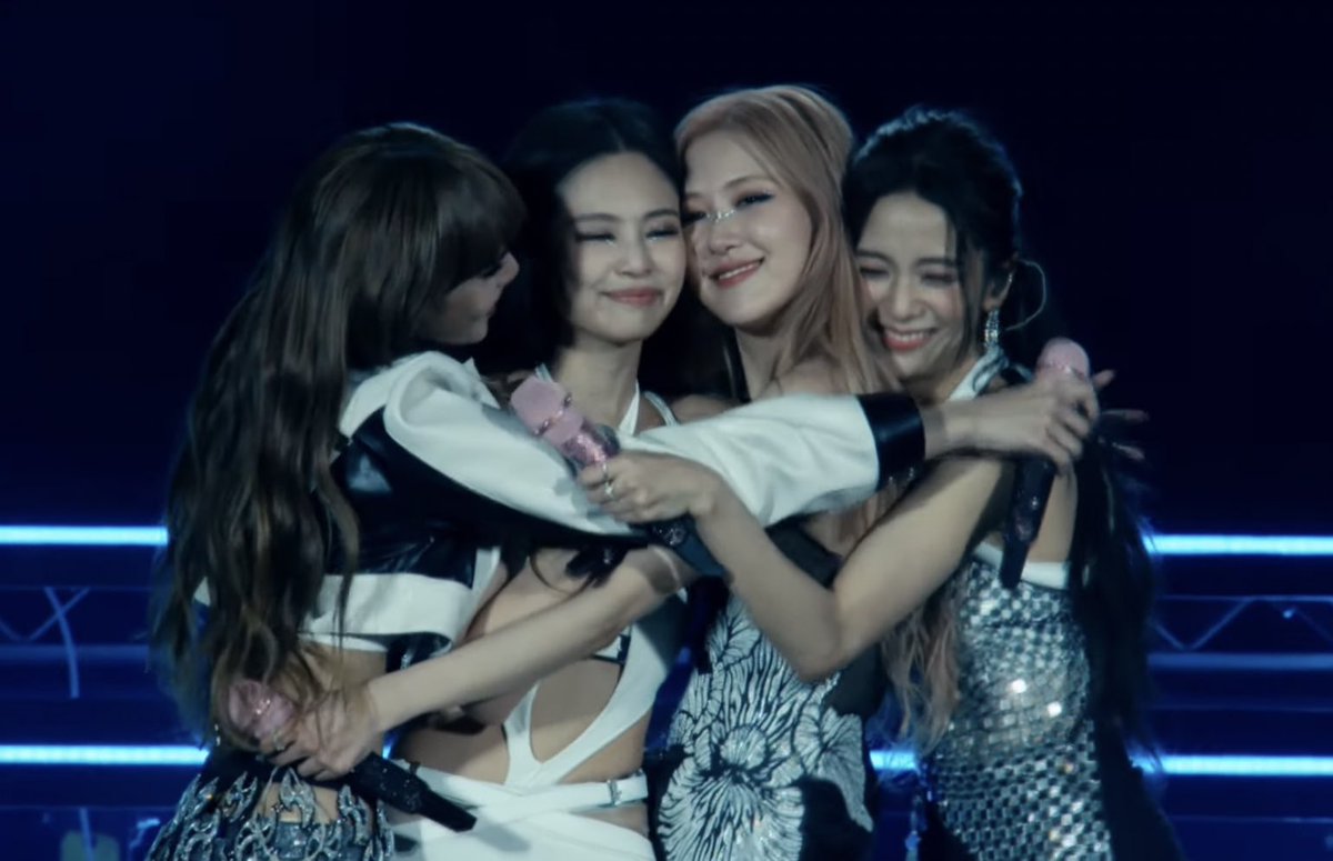 LISANATIONS_'s tweet photo. Always proud of you girls @BLACKPINK! Give yourselves a big pat on the back, these two weekends you've made history! Your best performances to date 💕 https://t.co/wWTDFY5a4X