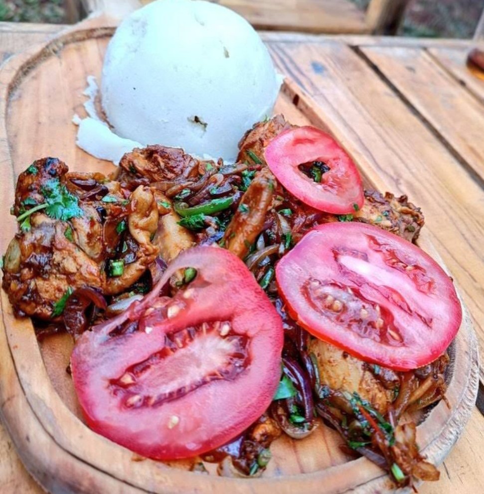 MunchDen's tweet photo. Sundays are for family and friends they say...🤗
.... come rock your Sunday with the best Pork Munchies  @MunchDen 
To order please call 0711968496 https://t.co/TyPD6S8IBT