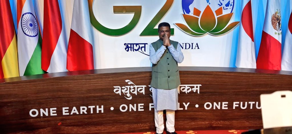 MSDESkillIndia's tweet photo. The Future of Work Exhibition is officially open! 

Shri Dharmendra Pradhan, Minister of @MSDESkillIndia &amp; @EduMinOfIndia inaugurated the exhibition with great enthusiasm and positivity.

Come join us &amp; explore the latest technologies and innovative solutions. 

#G20FutureOfWork https://t.co/HWSxo7wMiO