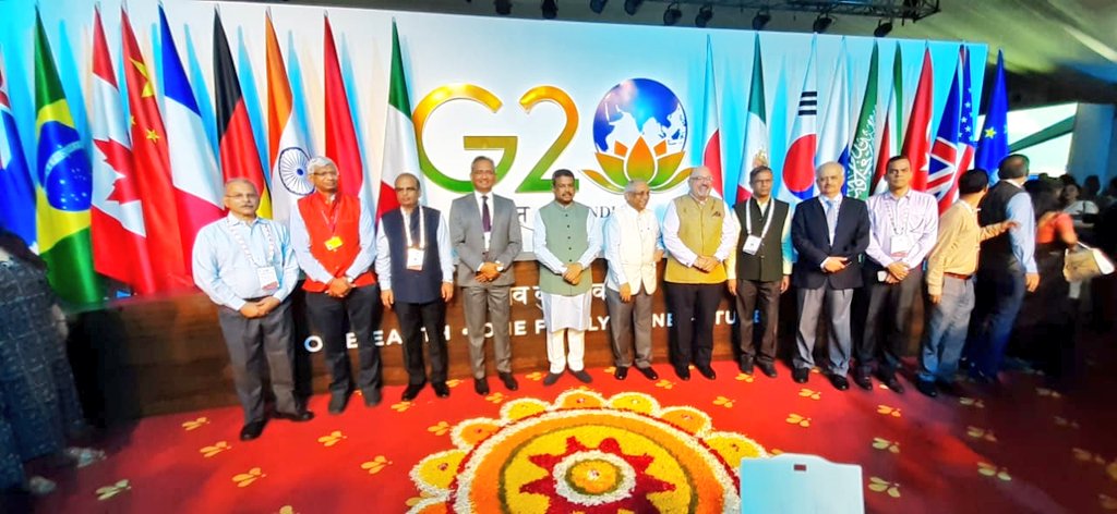 MSDESkillIndia's tweet photo. The Future of Work Exhibition is officially open! 

Shri Dharmendra Pradhan, Minister of @MSDESkillIndia &amp; @EduMinOfIndia inaugurated the exhibition with great enthusiasm and positivity.

Come join us &amp; explore the latest technologies and innovative solutions. 

#G20FutureOfWork https://t.co/HWSxo7wMiO
