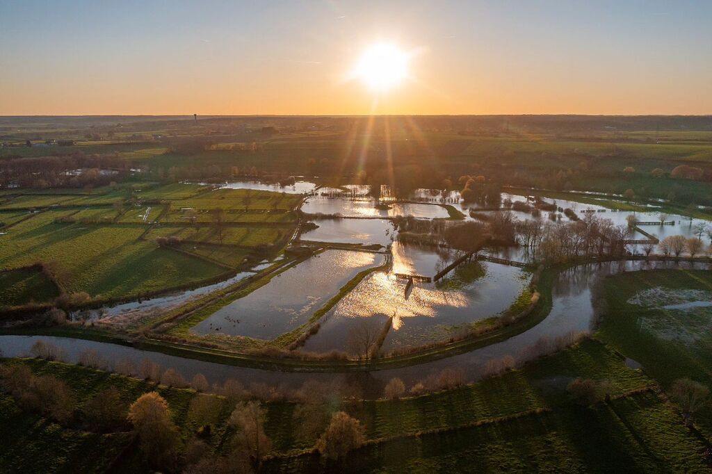 Sunset on Sambre river #aerial #aerialbeauty #aerialphotography #agameofdrone #dailyoverview #dji #djiglobal #djimavic2pro #drone #dronepics #drone_countries #droneart #dronebois #dronegear #dronelife #dronephotography #dronepointofview #droneporn #drones #dronestagram #fpv…