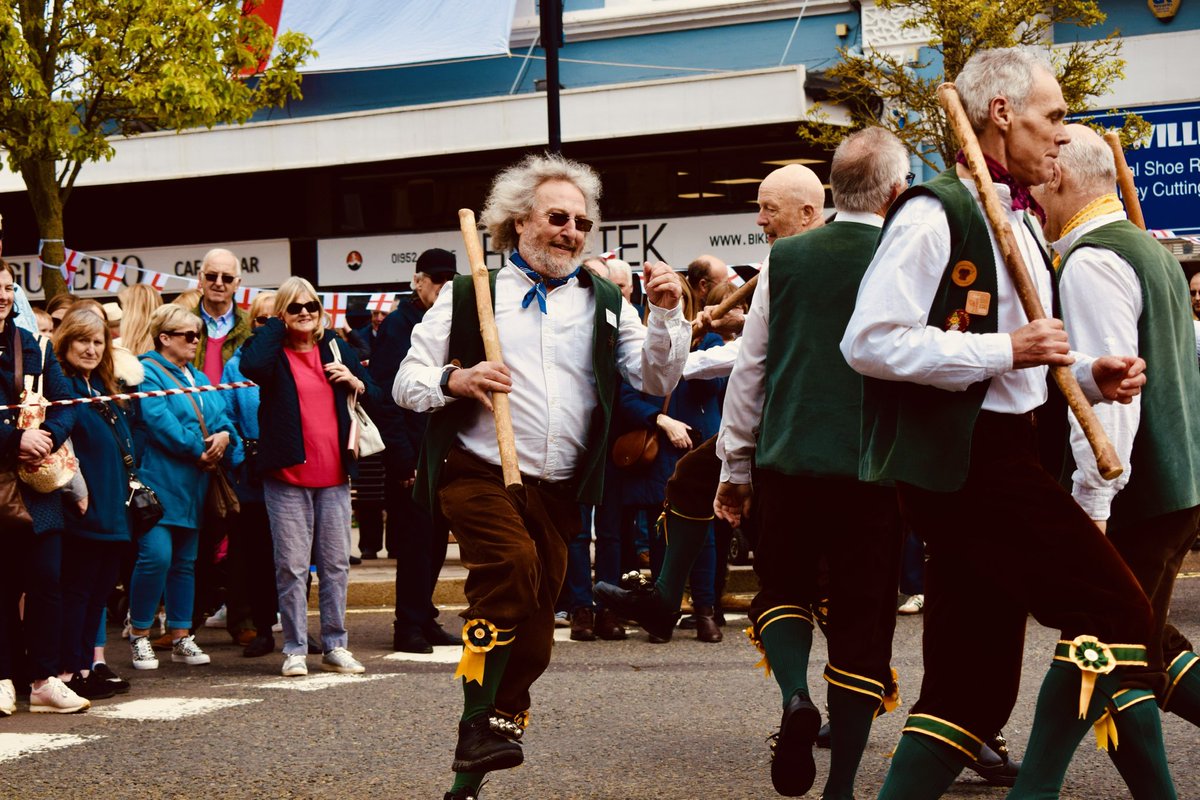 shrewsmorris's tweet photo. Morning everyone, we had a super time dancing in #Newport yesterday for their St George’s Day celebrations. As always a fab day. Thank you for inviting us @allaboutnewport. Great to meet some lovely Twitter friends there too. 👍😊🙏🪗💃🕺 https://t.co/2Ywpqidt3t