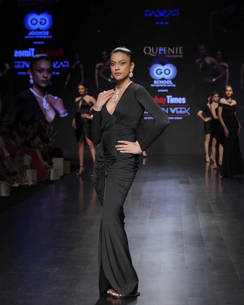 TimesFashionWk's tweet photo. Taking the glamour quotient several notches up this season, Palak Tiwari showstopped for Jewels by Queenie, our Jewellery Partner for #BombayTimesFashionWeek.
@goschoolhyflex
#GoSchoolHyFlex #BTFW #JewelleryPartner #JewelsByQueenie https://t.co/GLtNbi3wrs