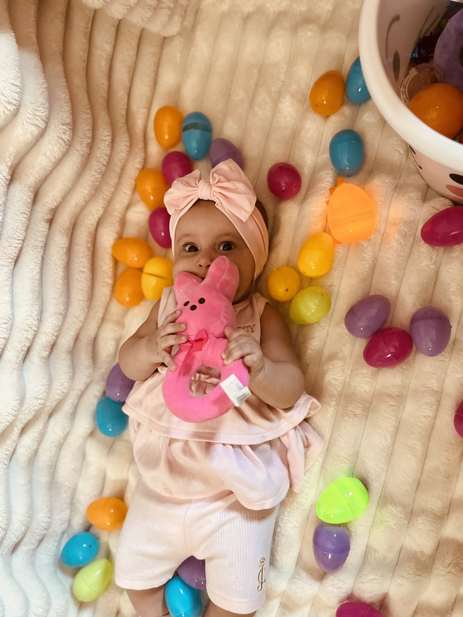 xonessx's tweet photo. Before I forget again 🐰🐇🥚 https://t.co/s0H2AgttFk
