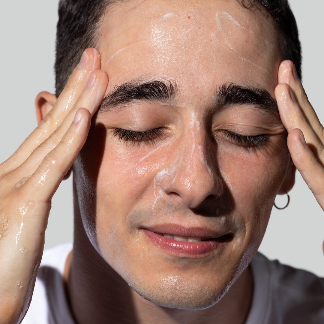 dermalogicasa's tweet photo. picking the right cleanser can be a little intimidating, that's why we had our skincare experts put together a simple guide on choosing the best cleanser for your skin.  💫

let us know below which #dermalogicasa cleanser is your favourite! 👇🏾👇🏼

#dermalogicasa #cleansers #sp https://t.co/9mr4Qtrxrx