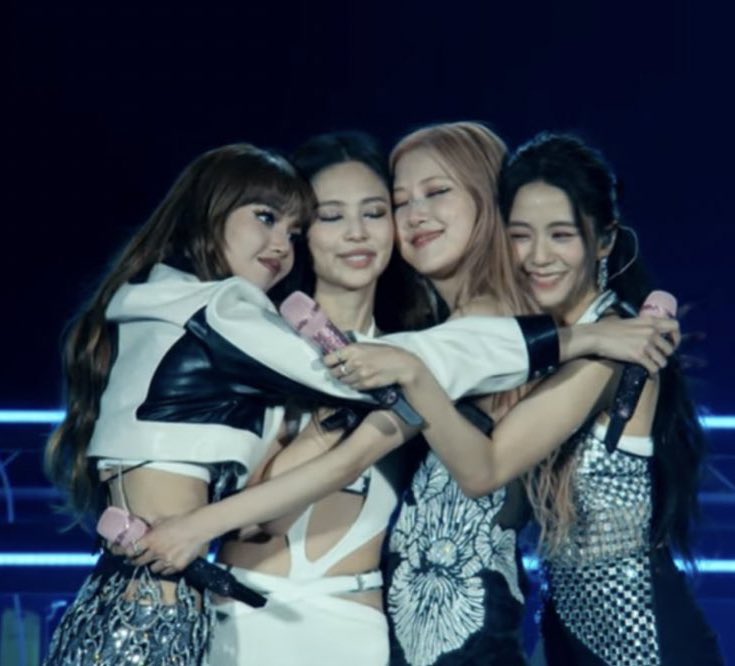 BBU_BLACKPINK's tweet photo. IM SO SO MUCH PROUD OF YOU, FOUR!

PINKCHELLA IN YOUR AREA
#BLACKPINKxCoachella
#PINKCHELLA @BLACKPINK https://t.co/AAL6btD3p0