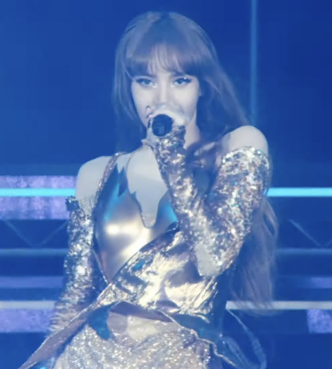 We've surpassed 500K tweets for both tags 🚀 Amazing! Still stuck on Coachella Lisa 🔥

📸 hmmlalisa 

BOSSPINK LISA COACHELLA
#LisachellaReturns