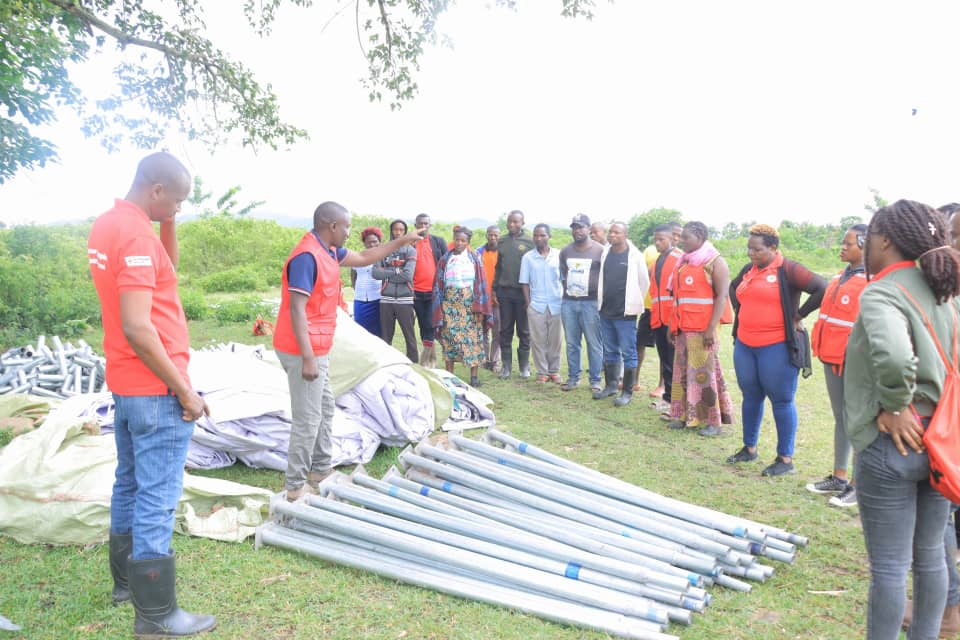 UgandaRedCross's tweet photo. Simulation conducted in the villages of Kivengenyi and Kabuga, all in Karusandara Parish, Kasese District.

Data from the Uganda National Meteorological Authority (UNMA), indicates that in 10 days time, areas of Kasese district are likely to flood due to the ongoing heavy rains. https://t.co/hamgQ3Wwmk